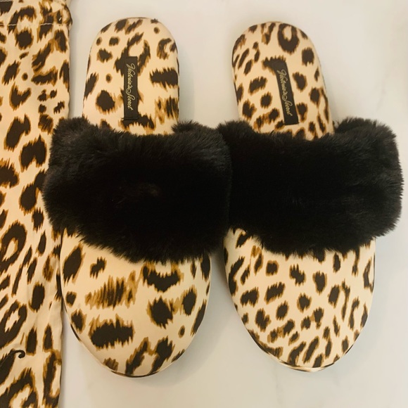 Victoria's Secret Shoes - Victoria’s Secret slippers size Small